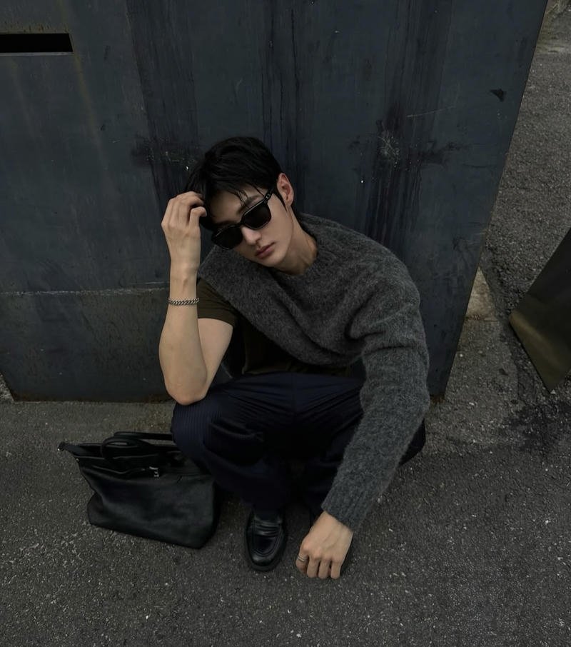 Thần thái trai đẹp đeo kính râm