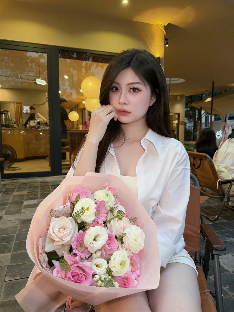 Thần thái tự tin của mlem gái xinh trong ảnh