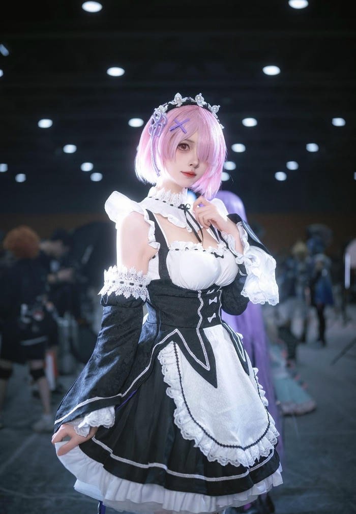 Thần thái tự tin nổi bật cosplay gái xinh