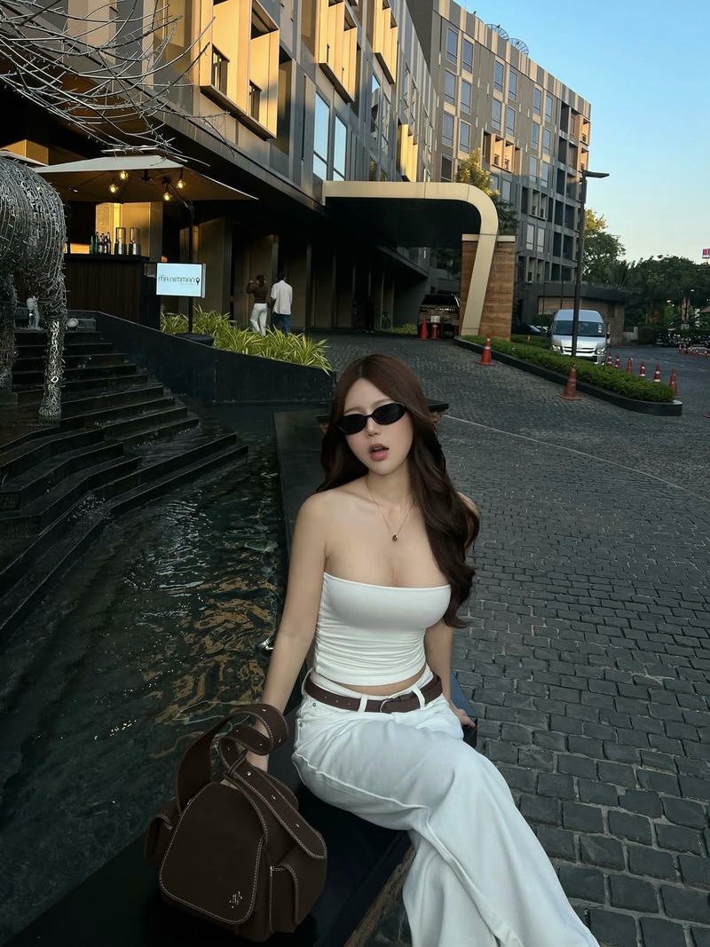 Thiếu nữ Việt Nam xinh với vẻ đẹp trong trẻo