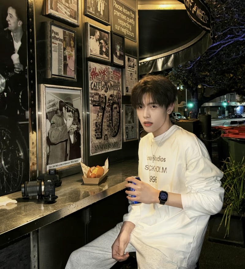 Trai đẹp Douyin ánh mắt sắc sảo phong thái nổi bật