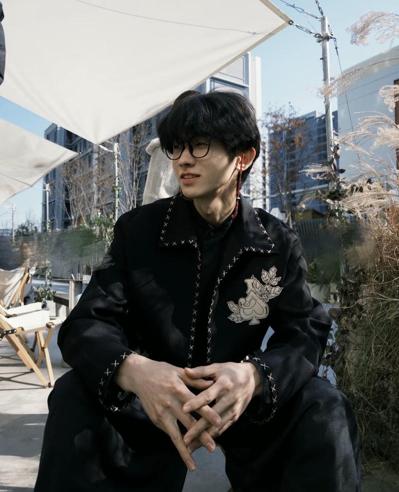 Trai đẹp Douyin thần thái bí ẩn ánh mắt mạnh