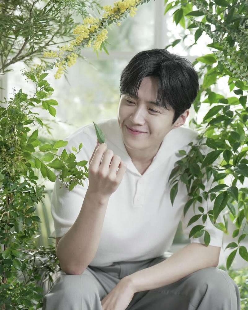 Trai đẹp Hàn Quốc với nụ cười toả nắng