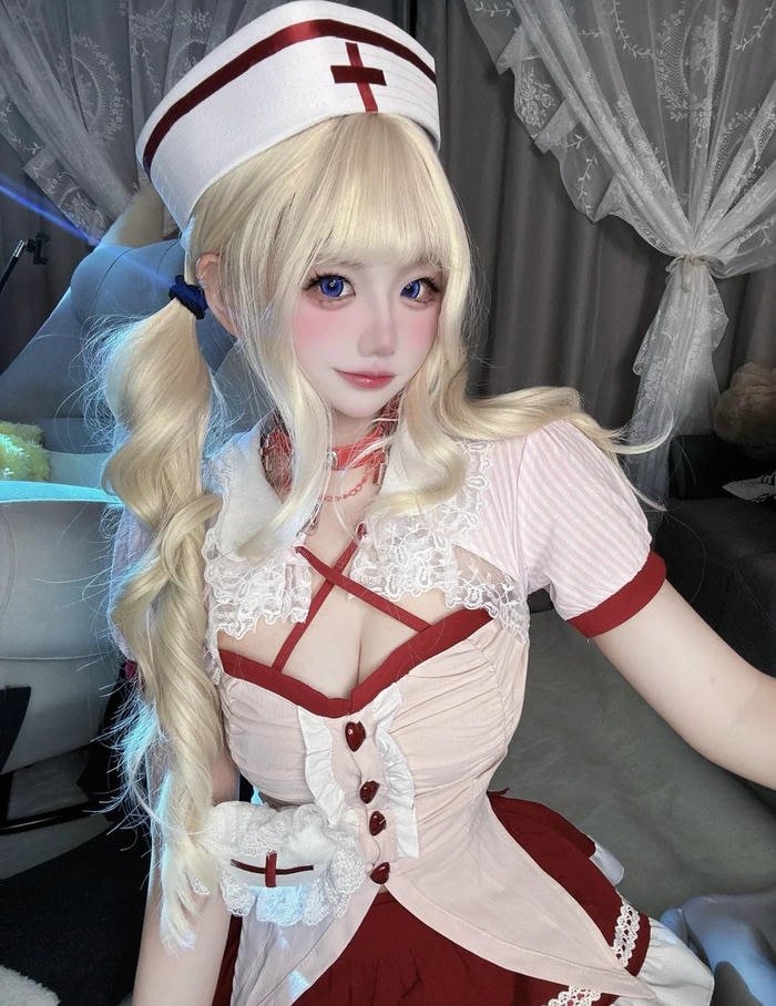 Trang phục nurse trắng mang phong cách kawaii