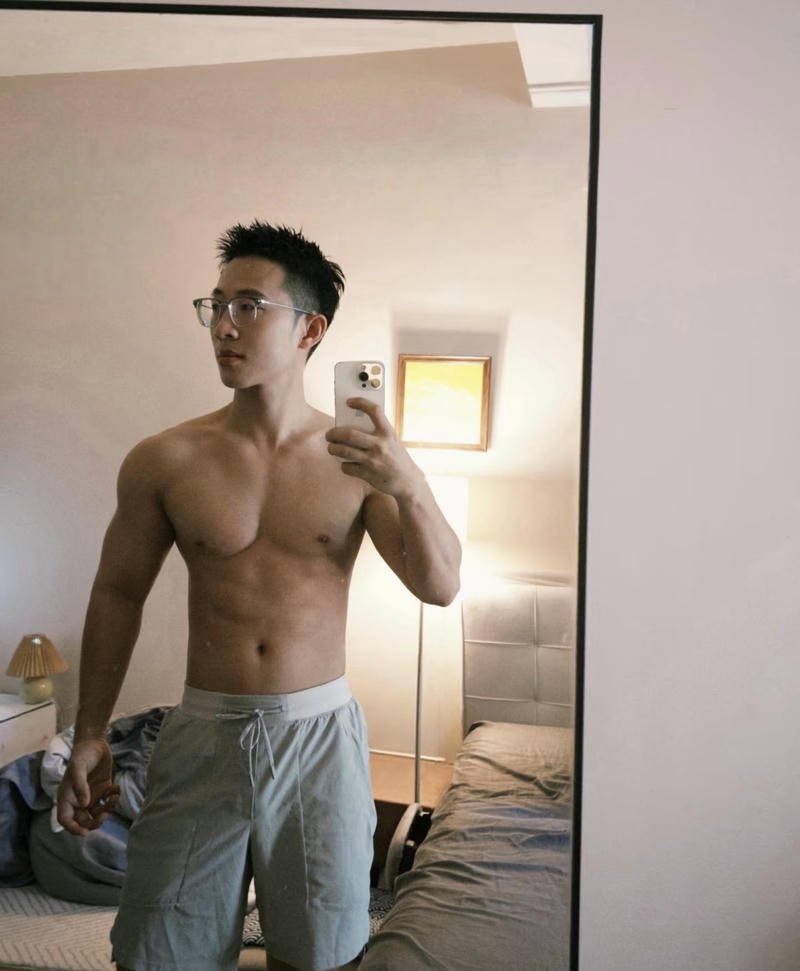 Vẻ cuốn hút khó rời mắt từ ảnh trai đẹp 6 múi