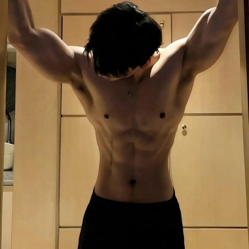 Vẻ nam tính khỏe khoắn qua hình ảnh trai đẹp 6 múi