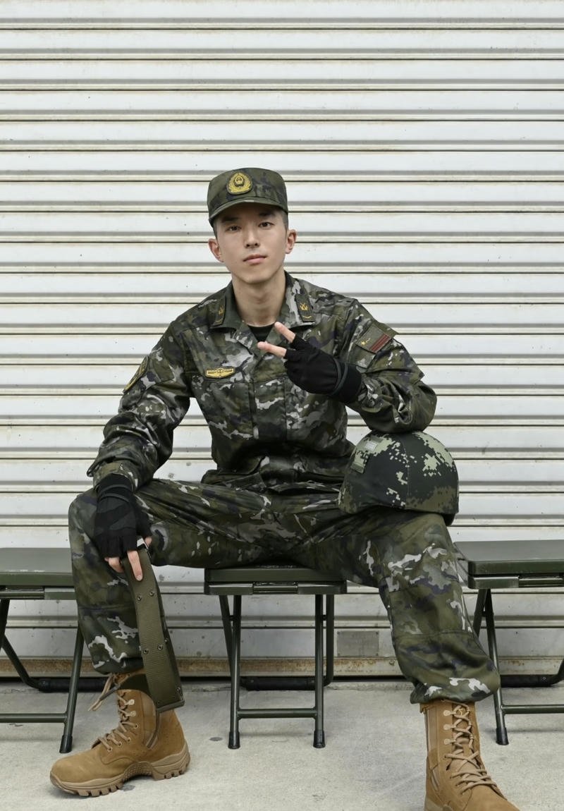 Vẻ ngoài nam tính của hình bộ đội đẹp trai cực yêu