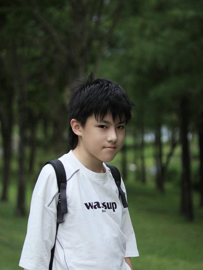 Vẻ ngoài thư sinh nhẹ nhàng của nam sinh thuộc thế hệ 2k12