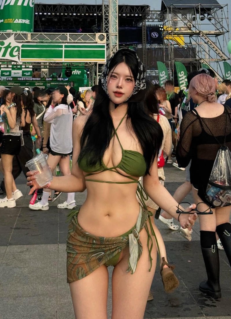 Vóc dáng nổi bật trong bộ bikini quyến rũ