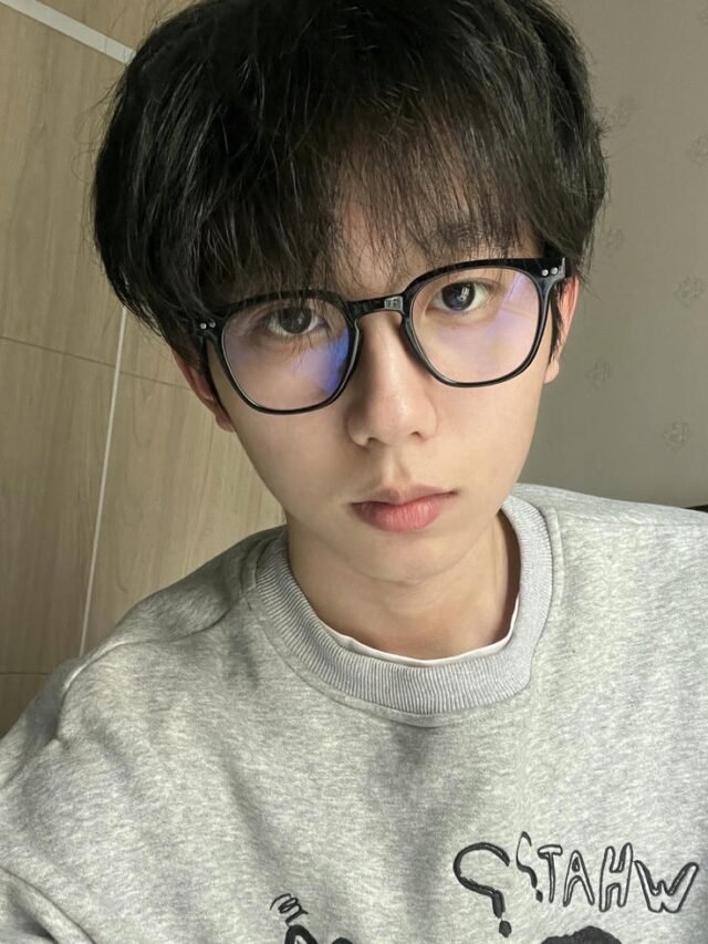 TOP 277+ ảnh trai đẹp đeo kính lạnh lùng đầy hấp dẫn