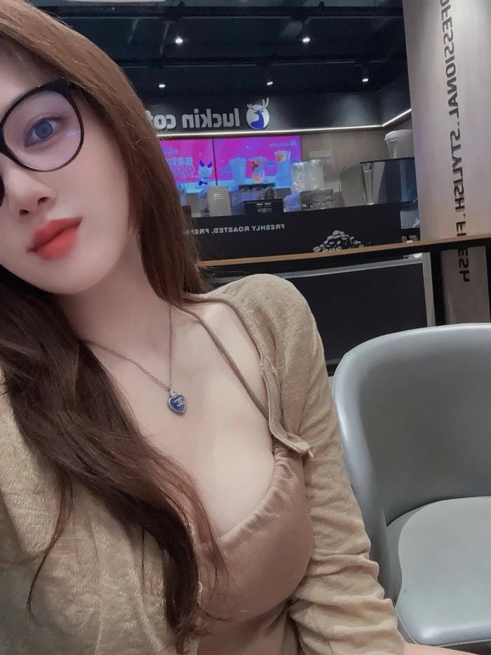 khó cưỡng ánh mắt nữ sinh khoe vú cực ngon