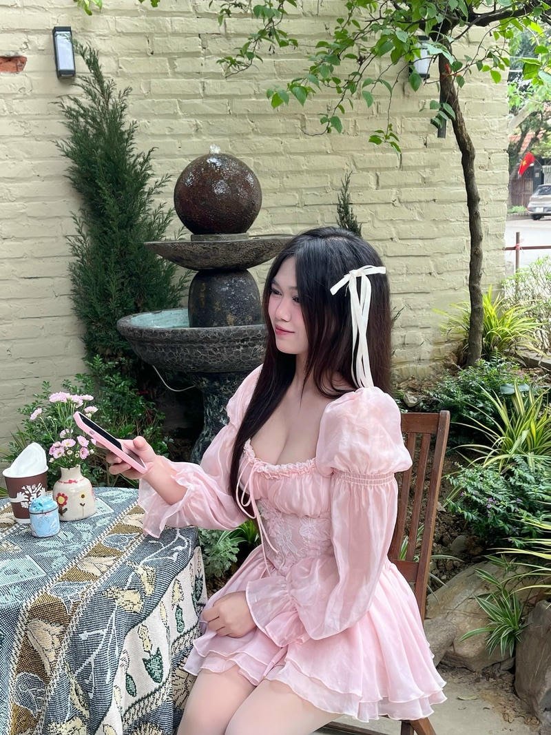 vóc dáng cực chuẩn với vòng một cực to