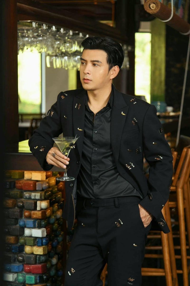 Ảnh Hồ Quang Hiếu tạo hình lịch lãm sang trọng