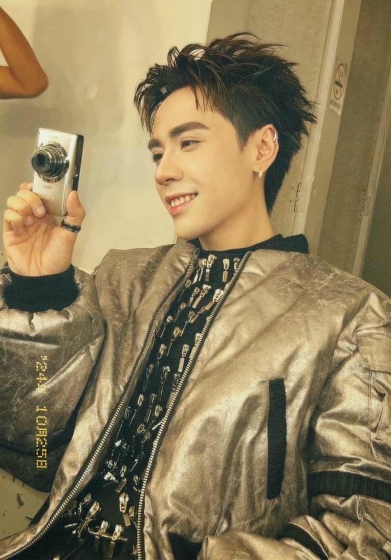 Ảnh Quang Hùng MasterD năng động phù hợp hình nền