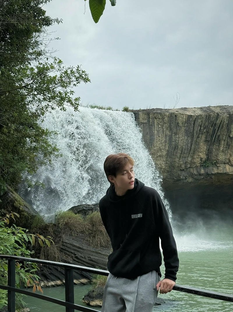 Ảnh Vĩnh Đam đẹp trai phong cách nhẹ nhàng