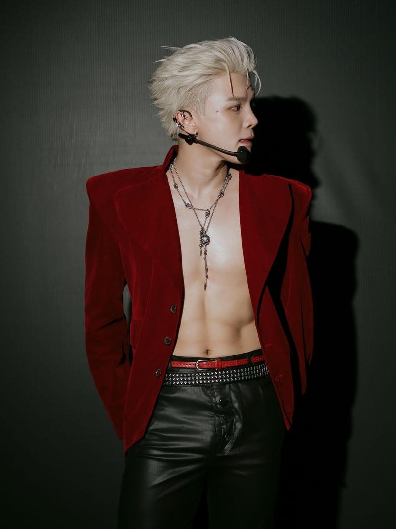 Ảnh chân dung nam ca sĩ Phạm Đình Thái Ngân