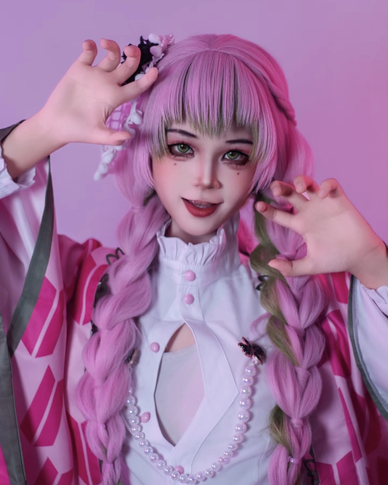 Ảnh cosplay Mitsuri phong cách anime dễ thương quyến rũ