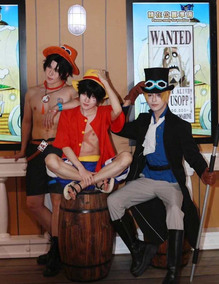 Ảnh cosplay one piece nhóm nhân vật tạo dáng vui nhộn