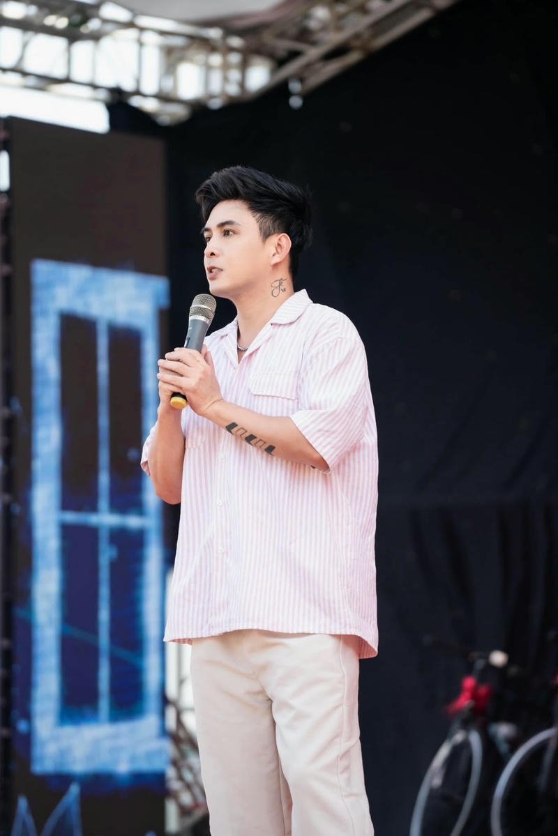 Ảnh nền Hồ Quang Hiếu đẹp trai ánh nhìn thân thiện