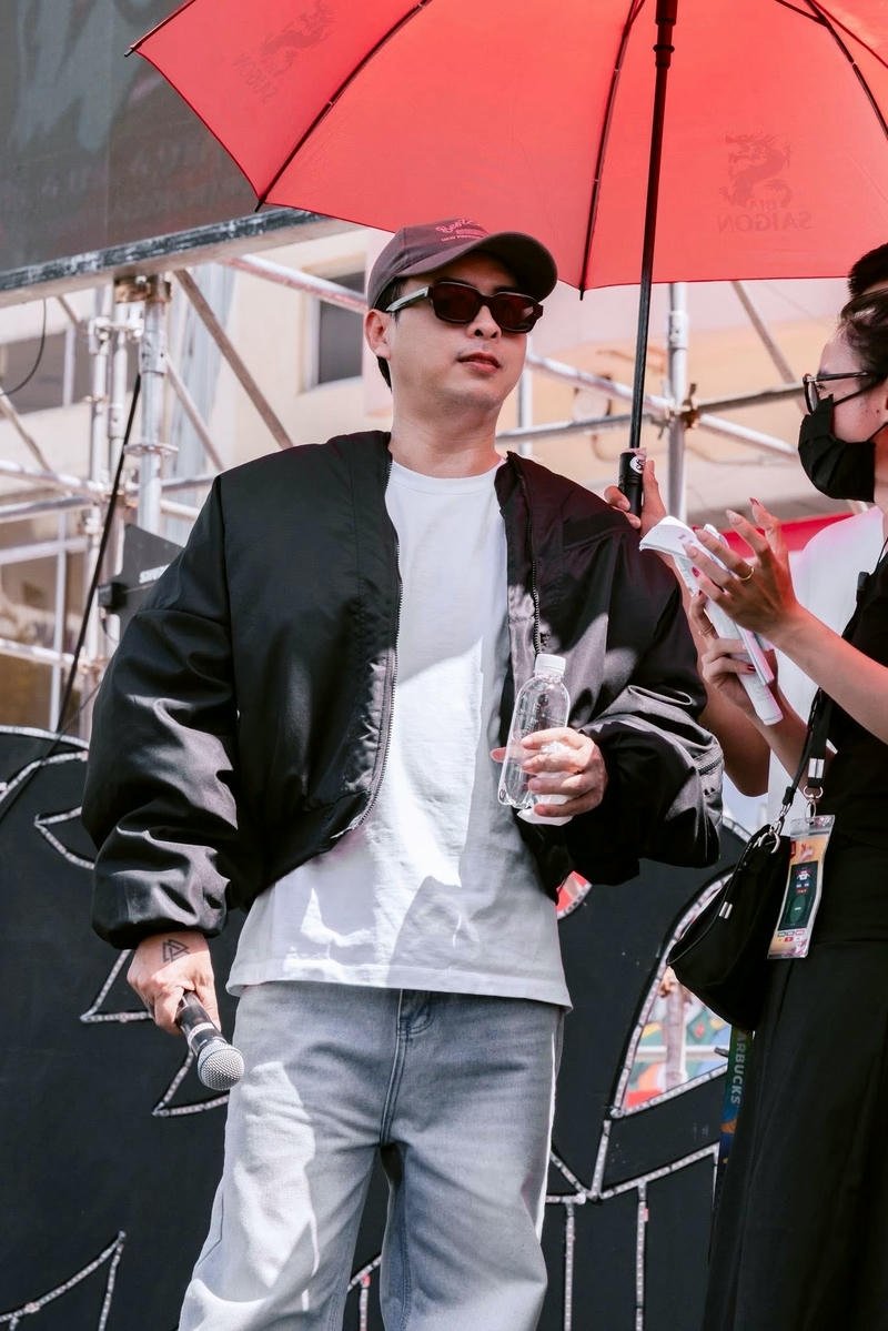 Ảnh nền Hồ Quang Hiếu đẹp trai phong cách tối giản