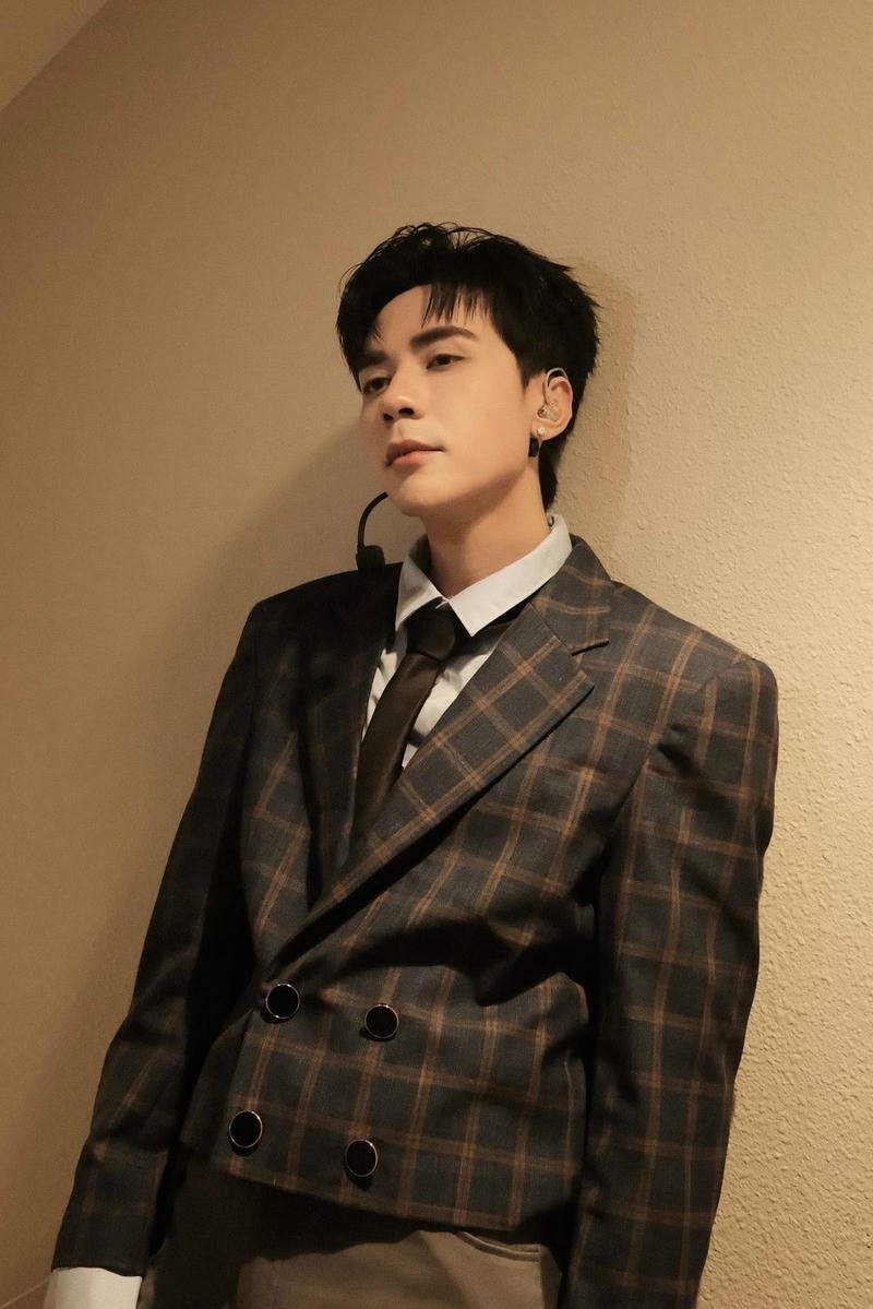 Ảnh nền Quang Hùng MasterD trẻ trung năng động cuốn hút