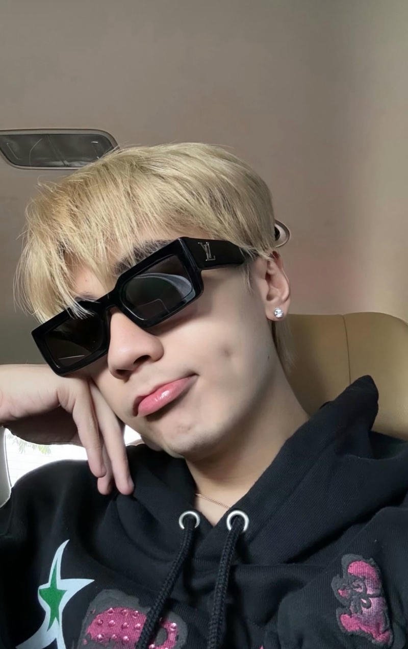 Ảnh nền Quang Hùng MasterD tự tin đầy cuốn hút