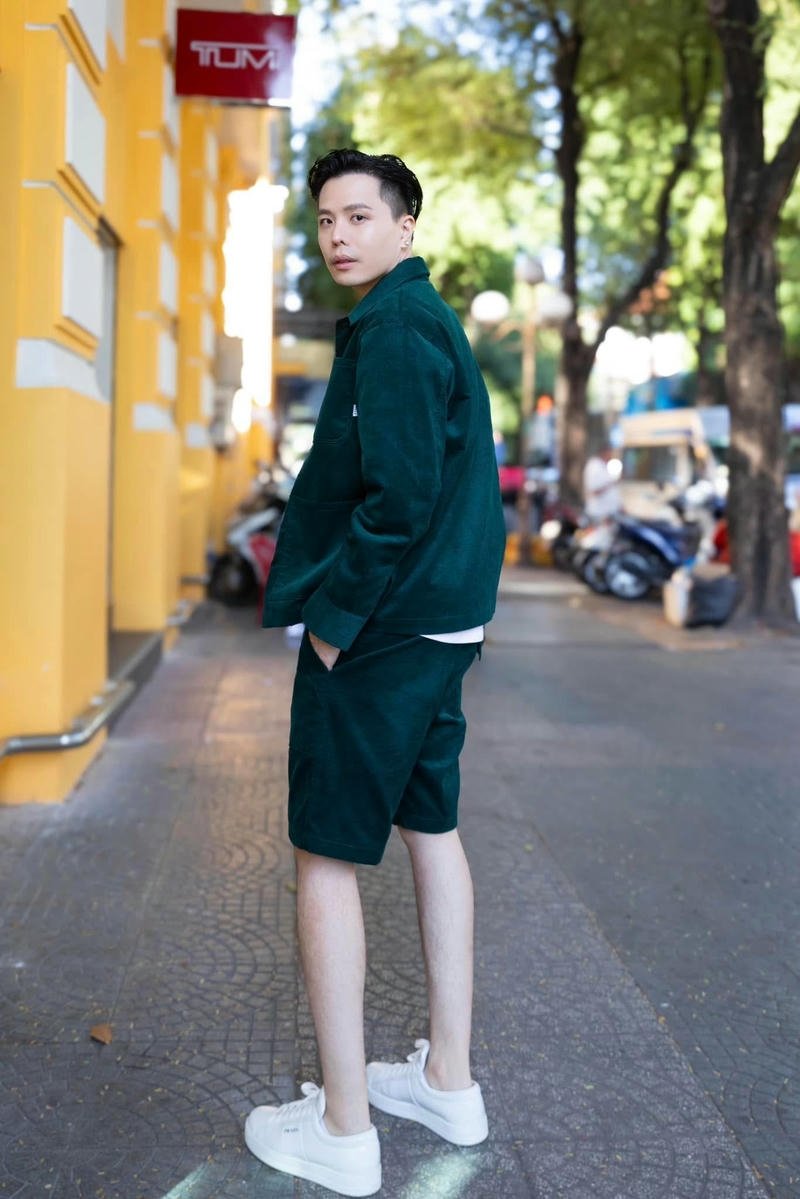 Ảnh nền điện thoại nghệ sĩ phong cách hiện đại Trịnh Thăng Bình