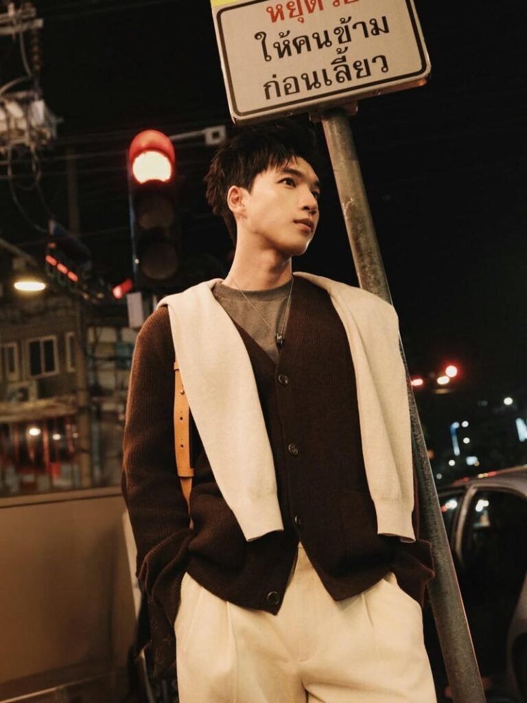 Ảnh rapper HIEUTHUHAI biểu cảm lạnh lùng làm nền điện thoại_