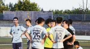 Ảnh trai đá bóng thumbnail