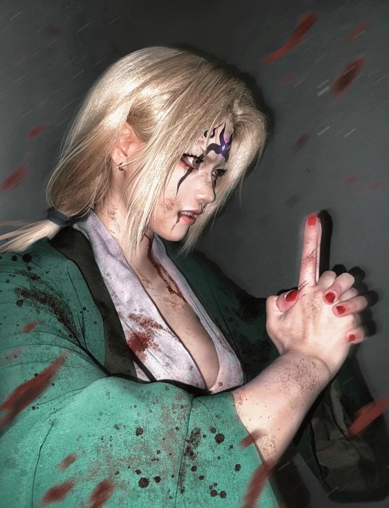 Cảnh cosplay ninja trong không gian giả tưởng ấn tượng