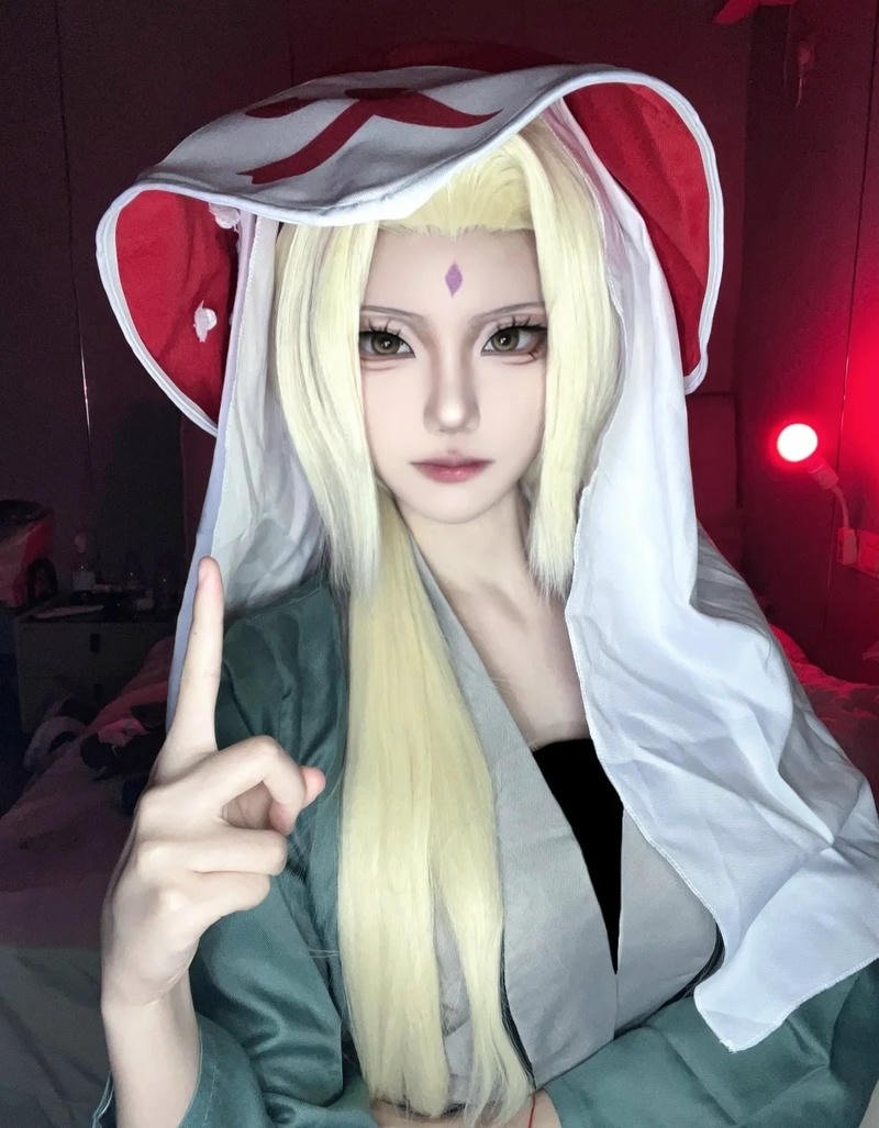 Cảnh hóa thân nhân vật naruto với tạo dáng mạnh mẽ