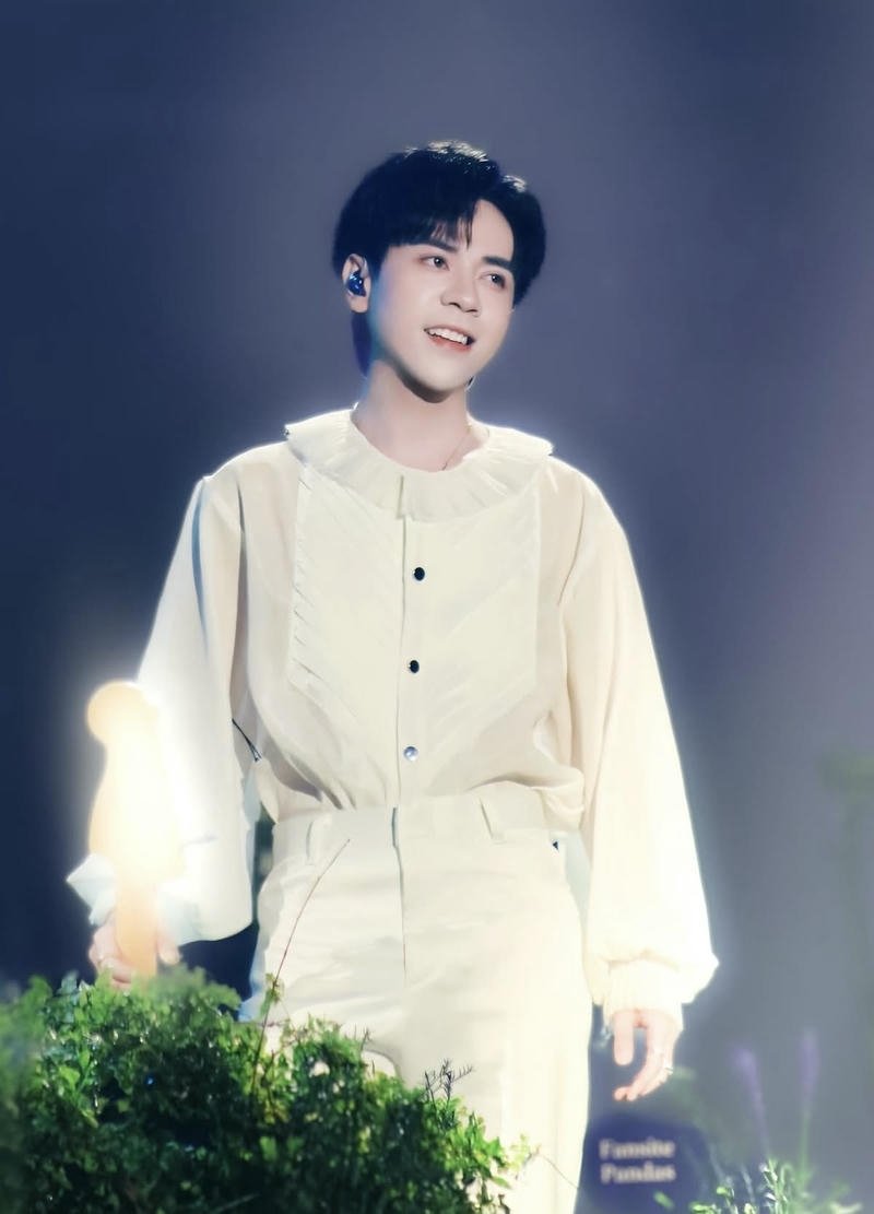 Chân dung Quang Hùng MasterD làm ảnh nền điện thoại