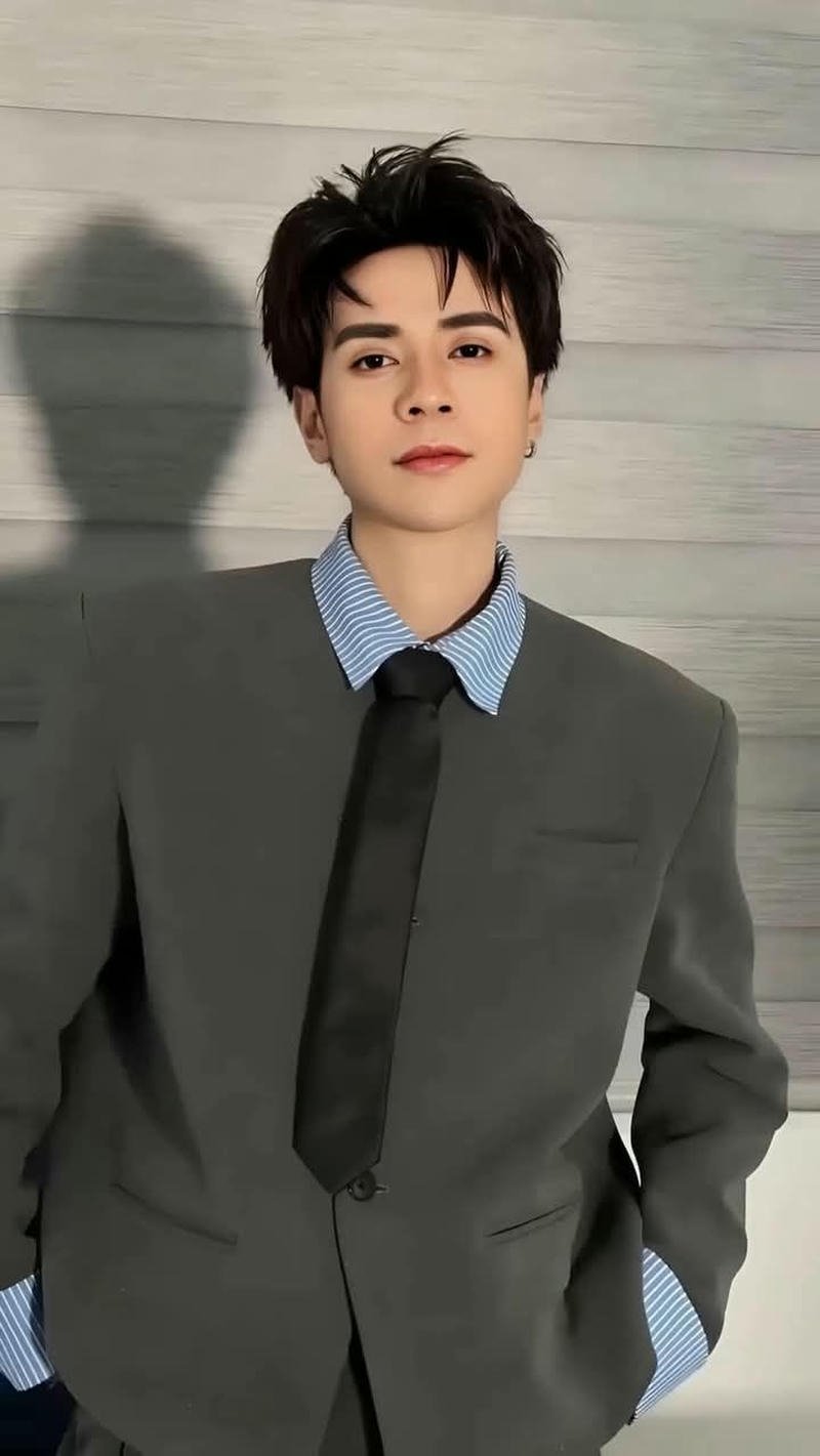 Chân dung Quang Hùng MasterD với biểu cảm lạnh lùng ảnh nền Quang Hùng MasterD