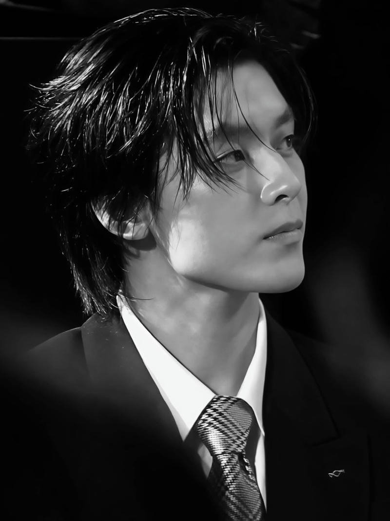 Chân dung gần Vĩnh Đam gương mặt sắc nét