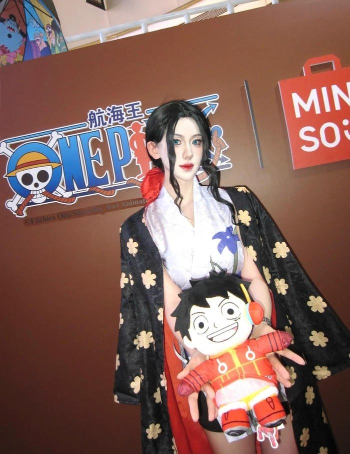 Chi tiết outfit One Piece với họa tiết anime bắt mắt