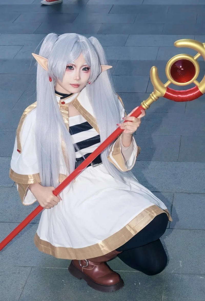 Chi tiết trang phục trong frieren elf cosplay đầy tinh xảo
