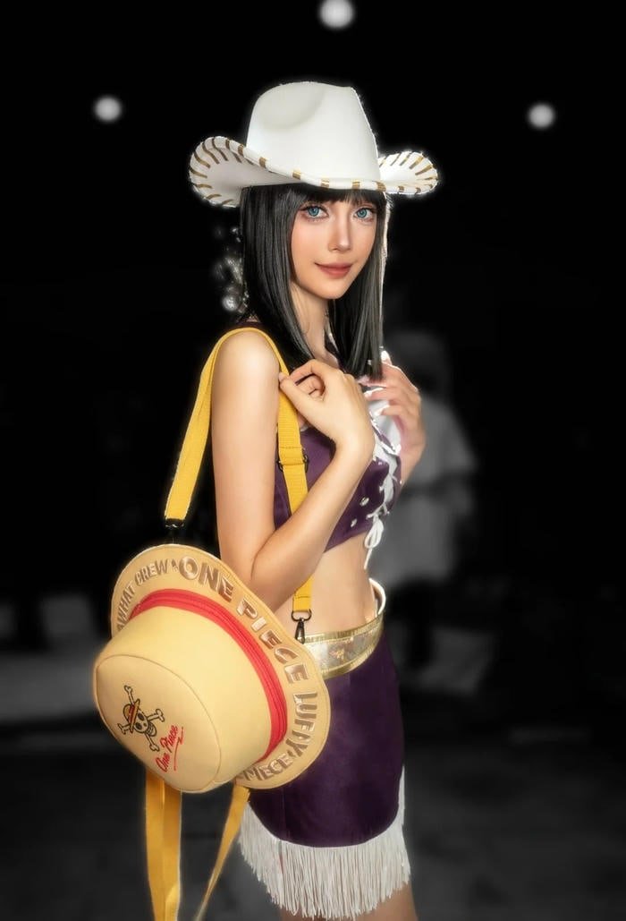 Concept Robin đội mũ cao bồi trong khung hình tối