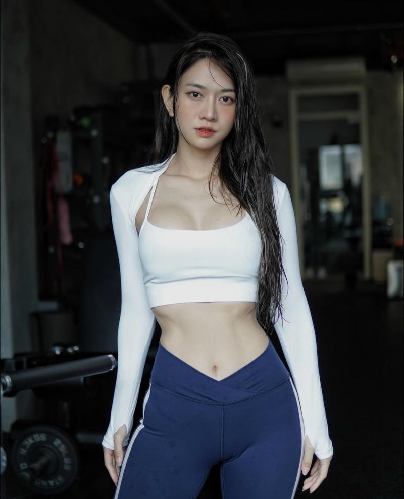 Concept chụp ảnh bikini Lê Bống ngoài trời