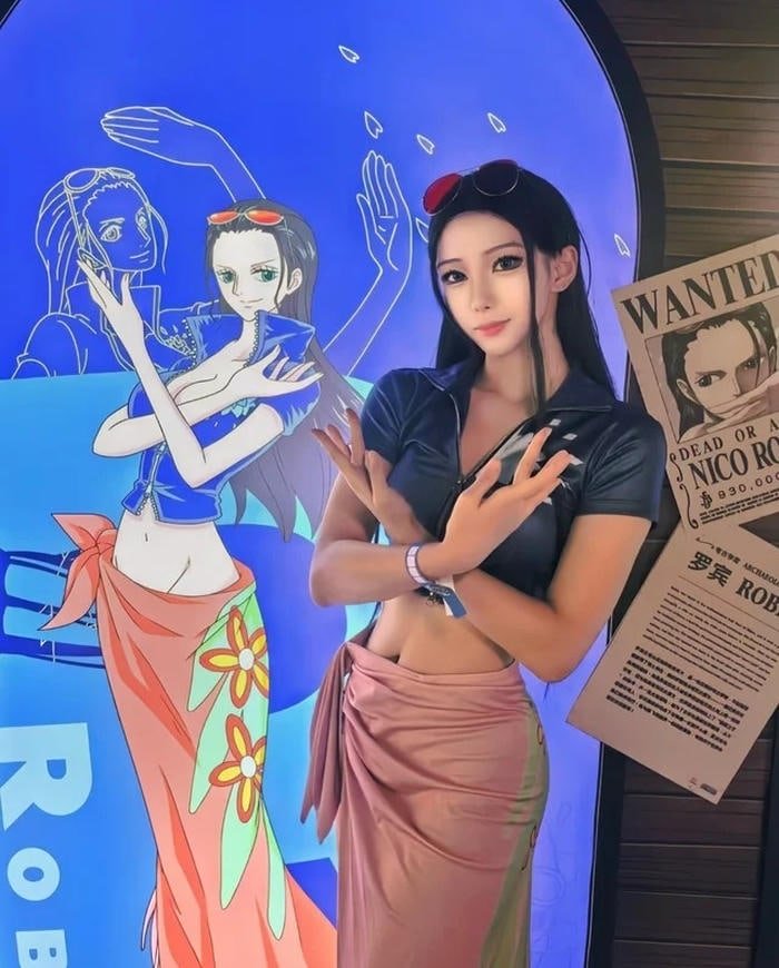 Concept nhân vật nữ One Piece trong poster anime