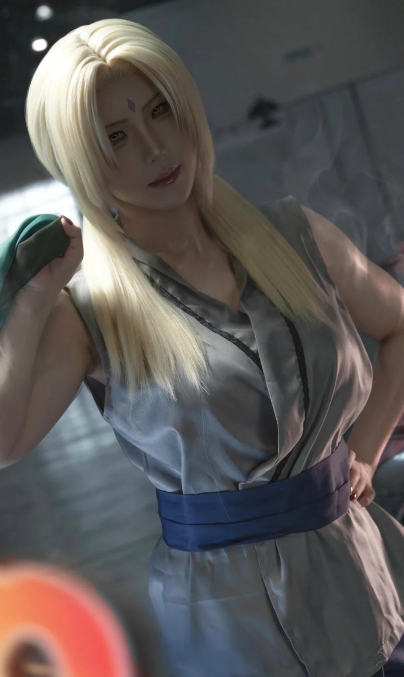 Concept tsunade cosplay đẹp với ánh sáng huyền ảo