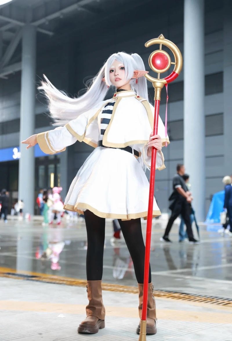 Cosplay Frieren pháp sư tiễn biệt trong concept nghệ thuật
