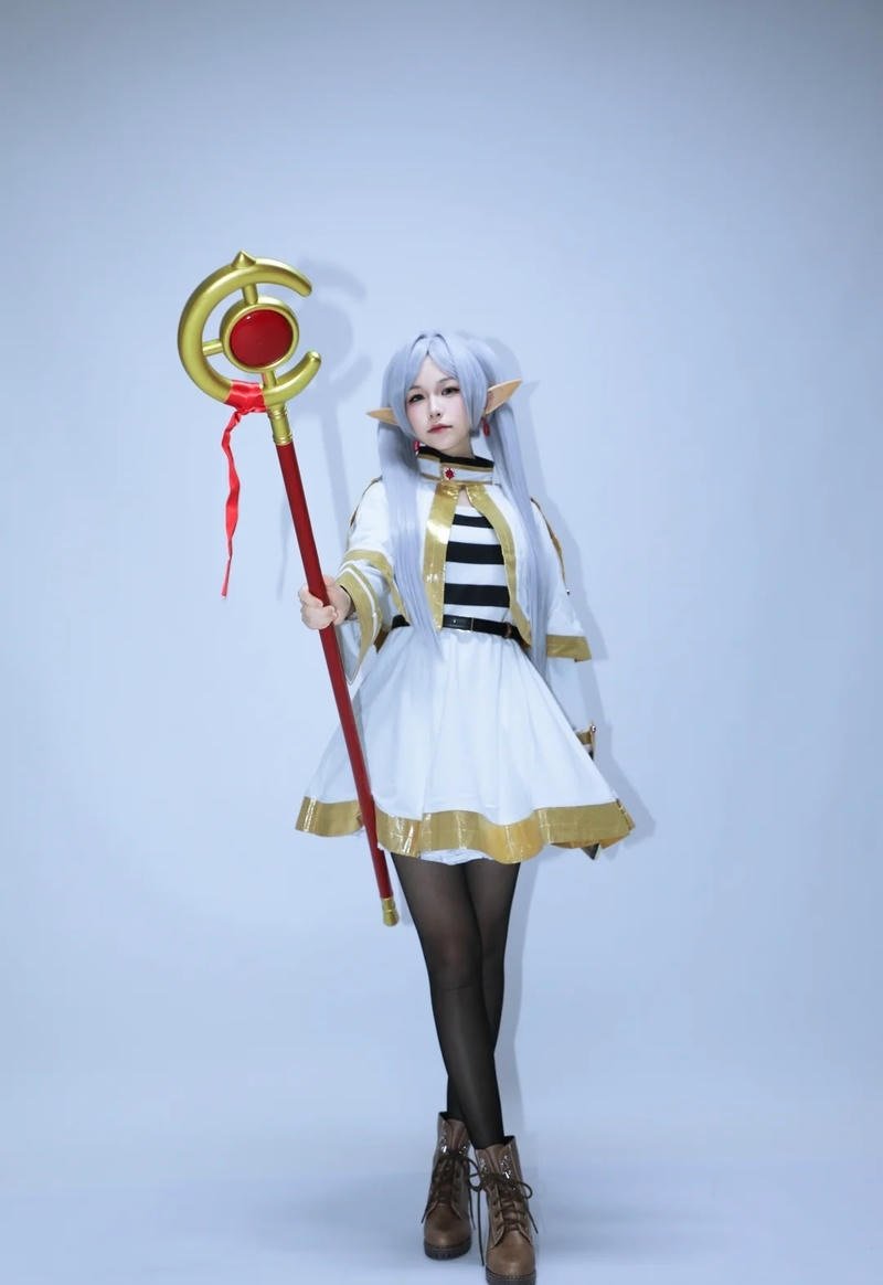 Cosplay anime đẹp với phong cách Frieren thanh thoát
