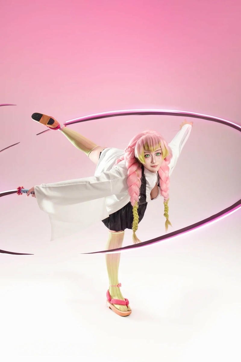 Cosplay luyến trụ với tạo hình giống nhân vật gốc