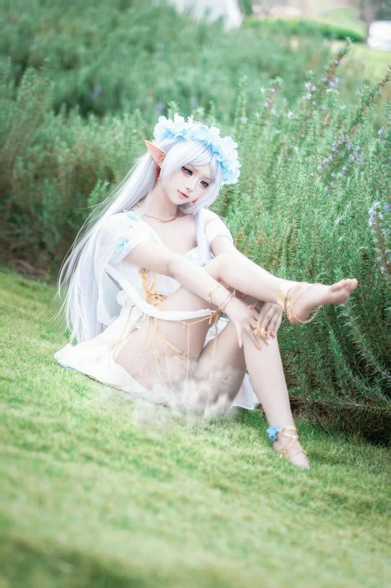 Góc chụp cosplay Frieren pháp sư tiễn biệt đầy nghệ thuật