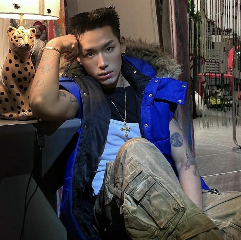 Hình Wean làm nền điện thoại phong cách street style cá tính hiện đại