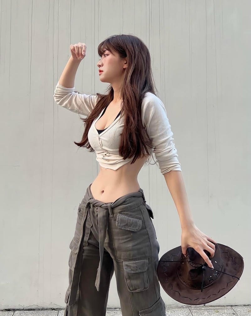 Hình ảnh bikini Lê Bống với phong cách hiện đại