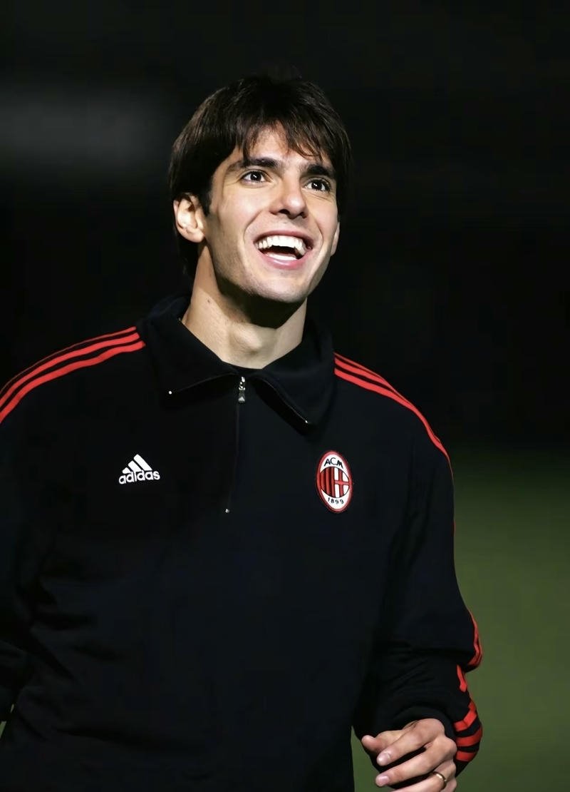 Hình ảnh cầu thủ phối hợp đồng đội nhịp nhàng