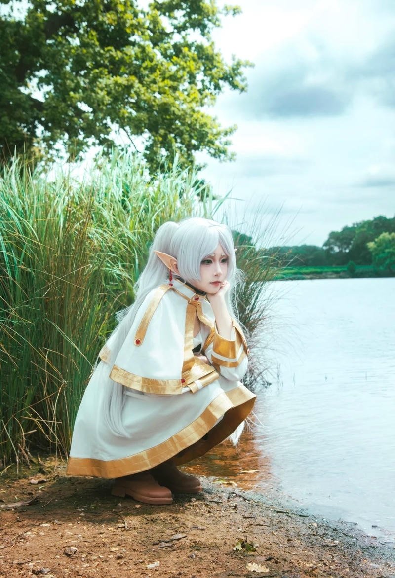 Hình ảnh cosplay Frieren trong concept anime đẹp