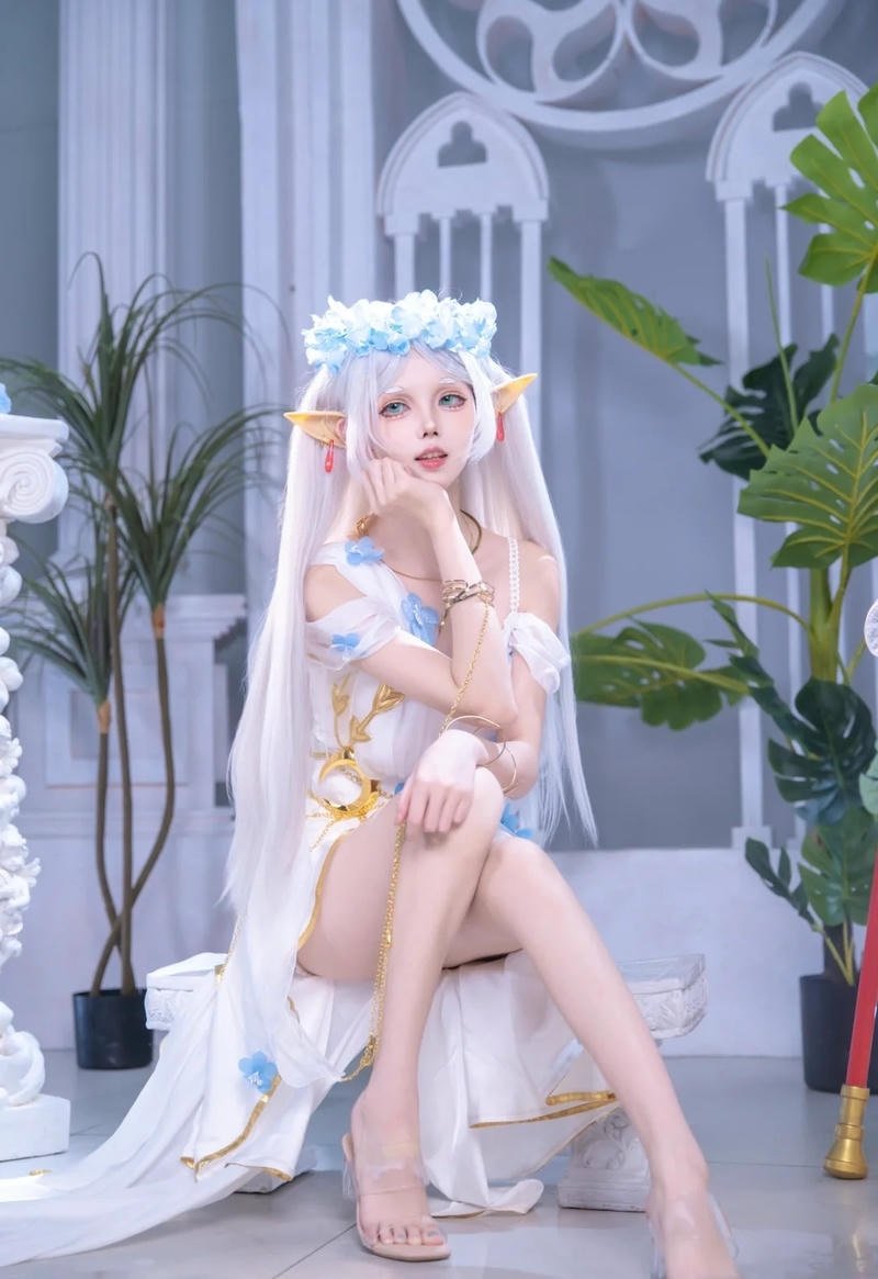 Hình ảnh cosplay Frieren với tạo hình chuẩn nhân vật