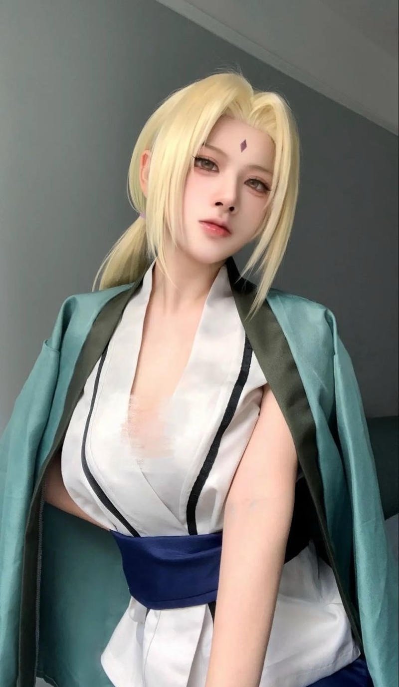 Hình ảnh cosplay tsunade với outfit tái hiện chính xác